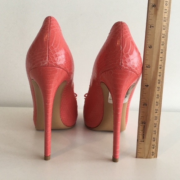SALVATORE FERRAGAMO RILLY PINK SNAKESKIN PUMPS 9.5 - Picture 4 of 8